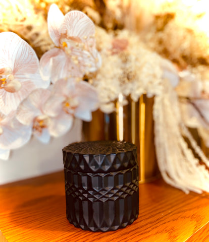 Black embossed candle Medium